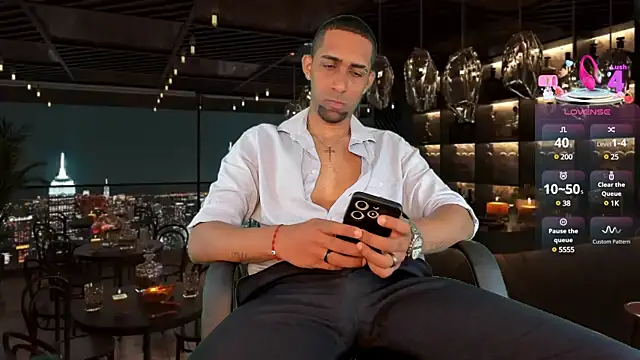 Snapshot of Paolo_johnson chatting on March 18, 11:44 am Paolo johnson online show from March 18, 11:44 am