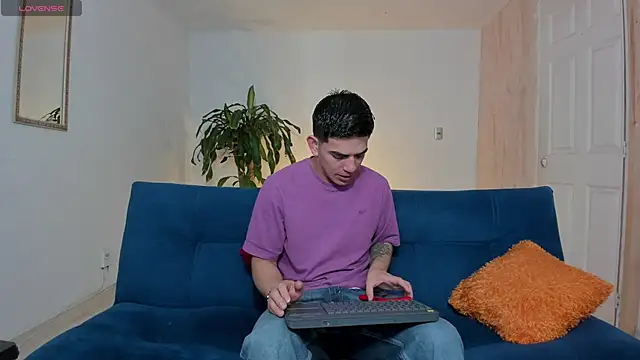 Snapshot of Ares_Johnson chatting on October 6, 12:10 pm Ares Johnson online show from October 6, 12:10 pm