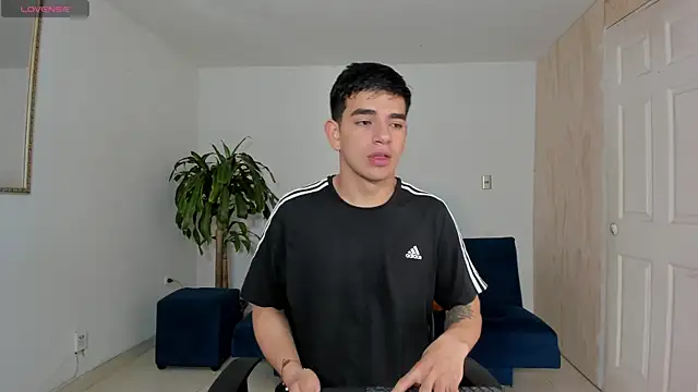 Snapshot of Ares_Johnson chatting on October 13, 12:22 pm Ares Johnson online show from October 13, 12:22 pm
