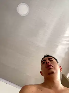 DanielGomez9 online show from December 15, 3:31 pm