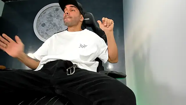 Bryan Bronx online show from December 9, 10:15 pm
