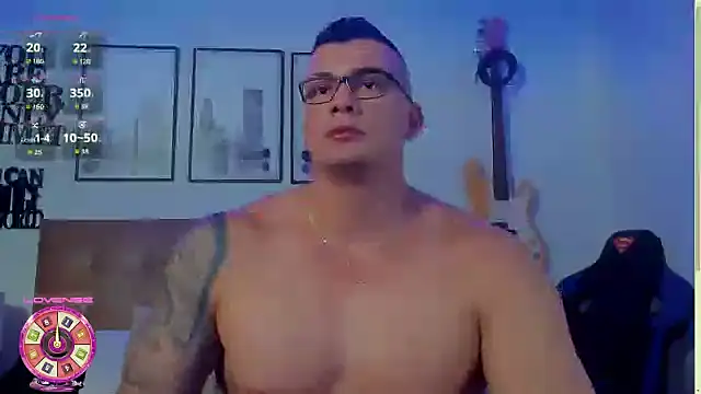 Snapshot of seancarreraa chatting on October 3, 3:33 am seancarreraa online show from October 3, 3:33 am