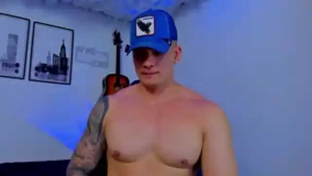 seancarreraa online show from May 1, 8:55 pm