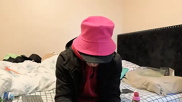 hailzeffn online show from October 25, 7:04 pm