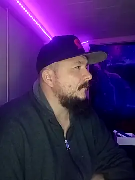 Snapshot of Spunonymous chatting on December 25, 2:25 am Spunonymous online show from December 25, 2:25 am