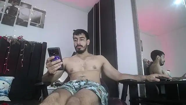 Snapshot of muscle_ares chatting on December 6, 12:27 pm muscle ares online show from December 6, 12:27 pm