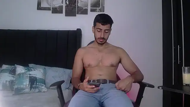 Snapshot of muscle_ares chatting on March 11, 11:44 am muscle ares online show from March 11, 11:44 am