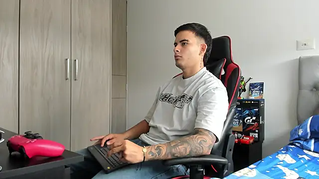 Snapshot of jacob_firexx chatting on October 20, 3:05 pm jacob firexx online show from October 20, 3:05 pm