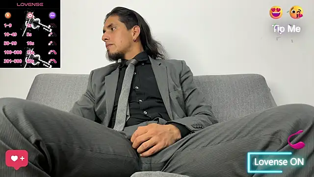 Snapshot of Tom_blunt96 chatting on October 11, 11:20 pm Tom blunt96 online show from October 11, 11:20 pm