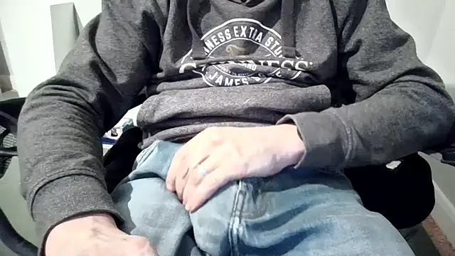 hornyguyuk1973 online show from March 4, 11:01 pm