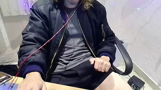 Snapshot of jhonnygoldencock chatting on December 3, 7:19 am jhonnygoldencock online show from December 3, 7:19 am