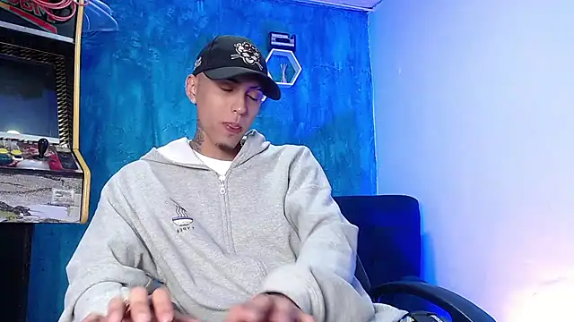 Snapshot of Liam_lee chatting on January 23, 12:52 pm Liam lee online show from January 23, 12:52 pm
