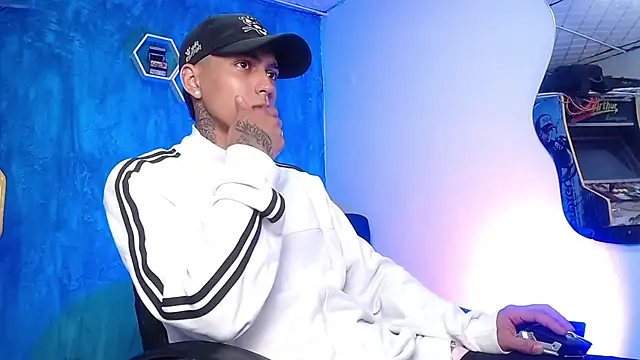 Snapshot of Liam_lee chatting on January 10, 12:47 pm Liam lee online show from January 10, 12:47 pm