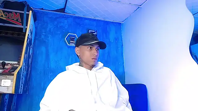 Snapshot of Liam_lee chatting on February 24, 12:48 pm Liam lee online show from February 24, 12:48 pm
