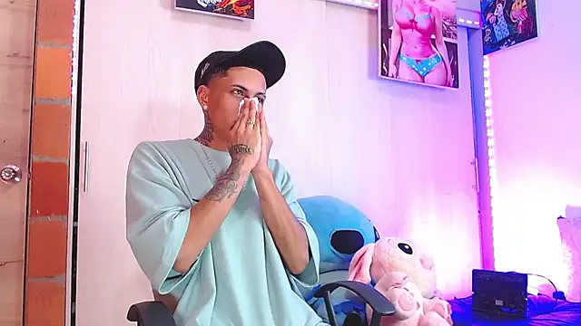 Liam lee online show from November 17, 6:22 pm