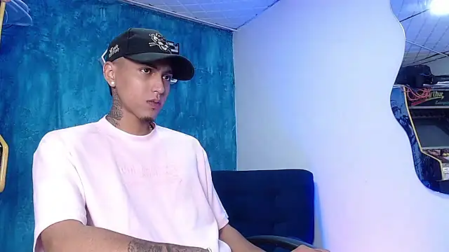 Snapshot of Liam_lee chatting on February 1, 12:58 pm Liam lee online show from February 1, 12:58 pm