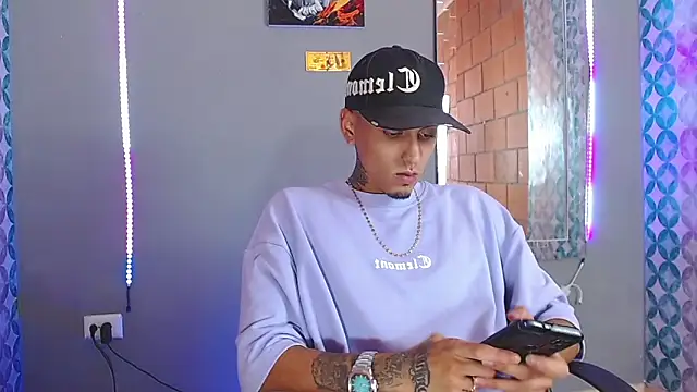 Liam lee online show from April 21, 8:26 pm