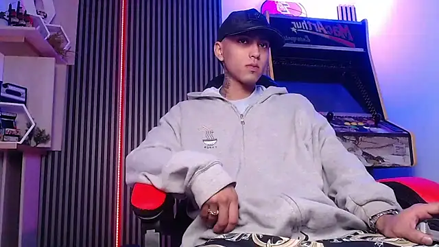 Snapshot of Liam_lee chatting on March 6, 1:24 pm Liam lee online show from March 6, 1:24 pm