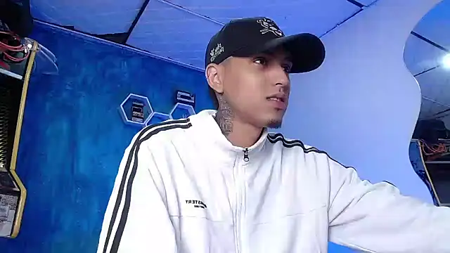 Snapshot of Liam_lee chatting on January 28, 12:54 pm Liam lee online show from January 28, 12:54 pm