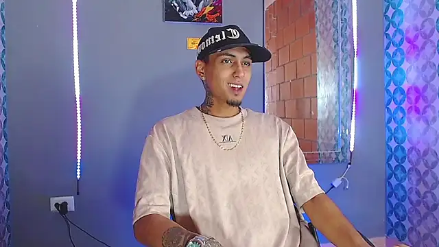 Liam lee online show from April 15, 9:37 pm