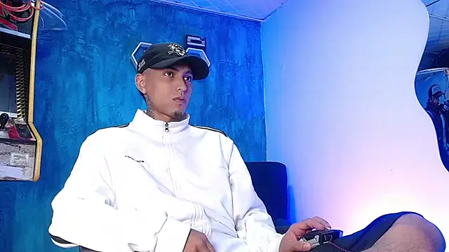 Snapshot of Liam_lee chatting on January 16, 12:31 pm Liam lee online show from January 16, 12:31 pm