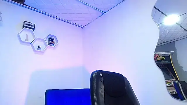 Snapshot of Liam_lee chatting on December 5, 12:22 pm Liam lee online show from December 5, 12:22 pm