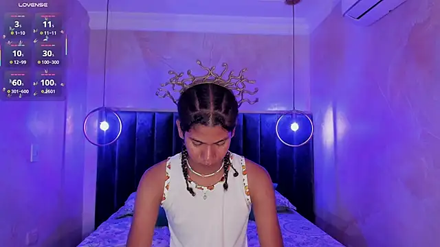 Snapshot of Maxim-Walker chatting on October 29, 3:20 am Maxim-Walker online show from October 29, 3:20 am