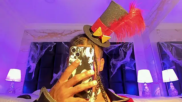 Snapshot of Maxim-Walker chatting on October 30, 3:30 am Maxim-Walker online show from October 30, 3:30 am