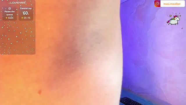 Snapshot of Maxim-Walker chatting on October 21, 7:55 am Maxim-Walker online show from October 21, 7:55 am