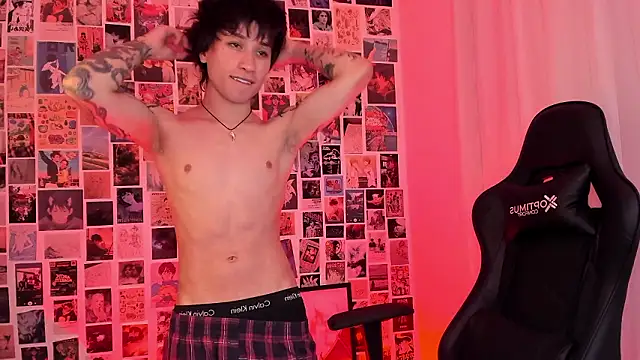 liamelf online show from March 13, 5:04 am