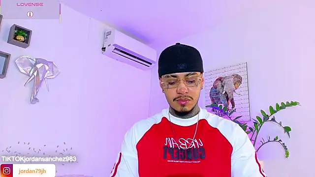 JordanSmiith  online show from May 16, 8:40 pm