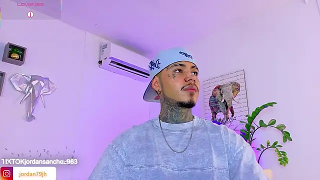 JordanSmiith  online show from May 15, 9:01 pm