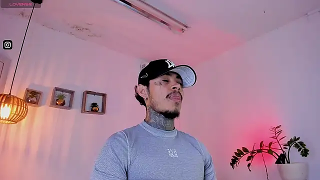 JordanSmiith  online show from January 27, 9:00 pm