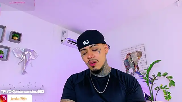 JordanSmiith  online show from May 11, 8:50 pm