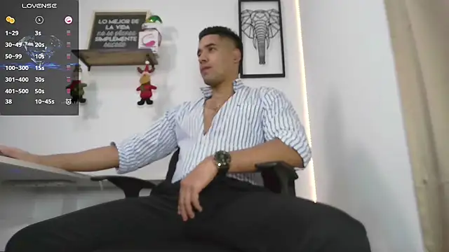 Snapshot of Thonydupont chatting on December 21, 11:02 pm Thonydupont online show from December 21, 11:02 pm