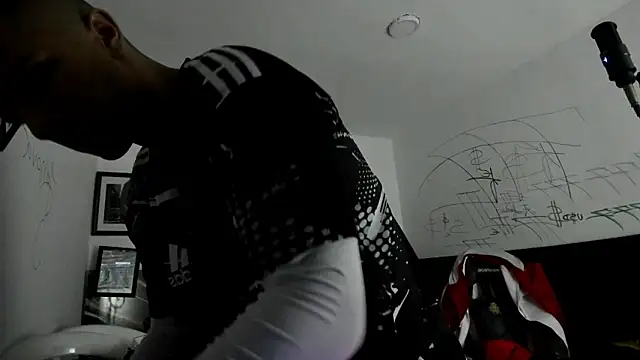 Snapshot of Sisoyalejo420 chatting on October 21, 12:03 am Sisoyalejo420 online show from October 21, 12:03 am