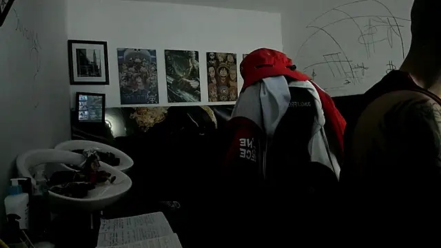 Snapshot of Sisoyalejo420 chatting on October 19, 10:35 pm Sisoyalejo420 online show from October 19, 10:35 pm