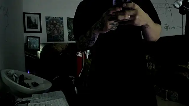 Snapshot of Sisoyalejo420 chatting on October 18, 6:46 pm Sisoyalejo420 online show from October 18, 6:46 pm