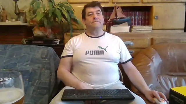 Snapshot of sympatrique chatting on February 22, 11:57 am sympatrique online show from February 22, 11:57 am
