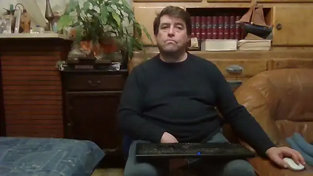 Snapshot of sympatrique chatting on December 8, 9:08 pm sympatrique online show from December 8, 9:08 pm