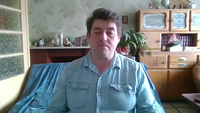 Snapshot of sympatrique chatting on March 10, 11:34 am sympatrique online show from March 10, 11:34 am