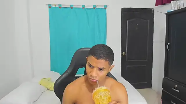 Snapshot of corzoethan chatting on September 28, 11:47 pm corzoethan online show from September 28, 11:47 pm