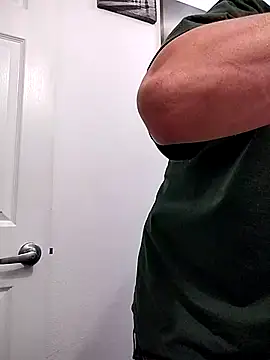 Daddie2hung online show from March 5, 9:50 pm