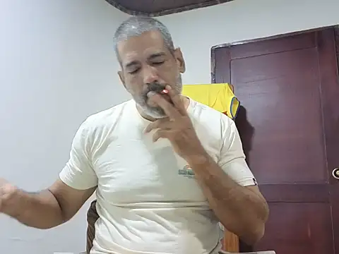 jackbigcock11 online show from June 25, 12:43 pm