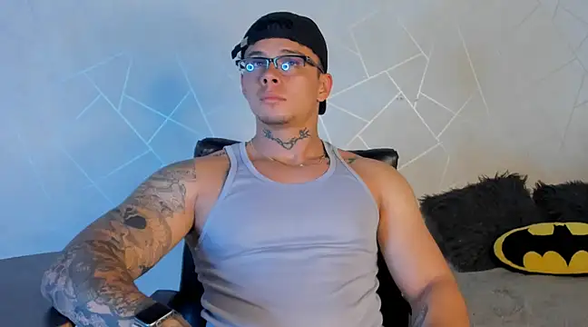 Snapshot of NoahhBrown chatting on January 15, 4:04 am NoahhBrown online show from January 15, 4:04 am