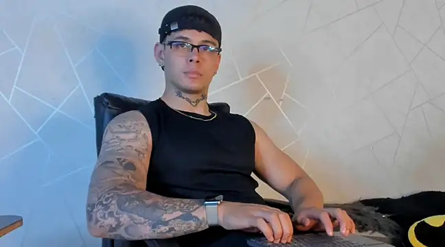 Snapshot of NoahhBrown chatting on December 5, 3:59 am NoahhBrown online show from December 5, 3:59 am
