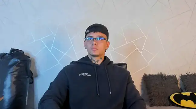Snapshot of NoahhBrown chatting on December 20, 3:25 am NoahhBrown online show from December 20, 3:25 am