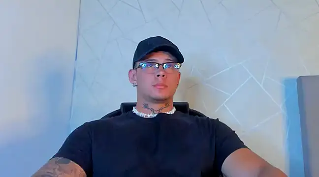 Snapshot of NoahhBrown chatting on January 28, 4:08 am NoahhBrown online show from January 28, 4:08 am