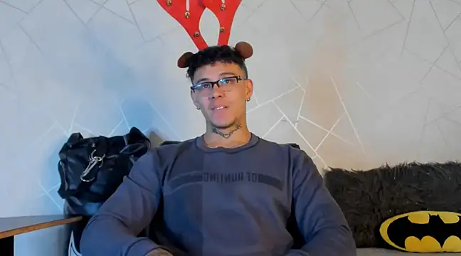 Snapshot of NoahhBrown chatting on December 27, 3:42 am NoahhBrown online show from December 27, 3:42 am