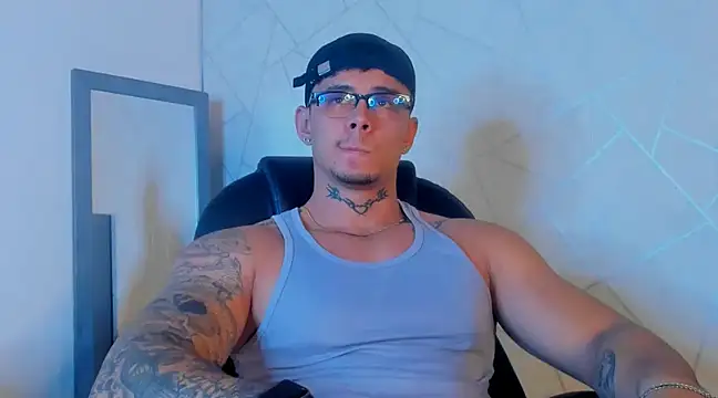 Snapshot of NoahhBrown chatting on February 13, 3:18 am NoahhBrown online show from February 13, 3:18 am